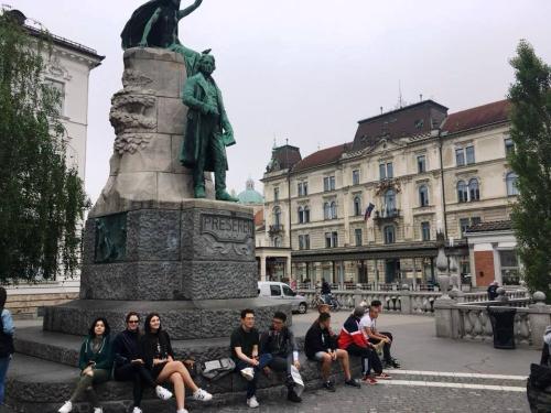 34494750 1801776909883424 8488453989493374976 n-1