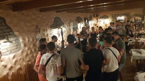 35049203 1807378755989906 308813753514721280 n