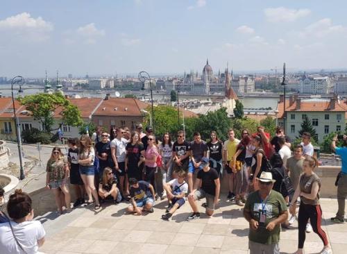 35118898 765887726938386 8259241824107888640 n